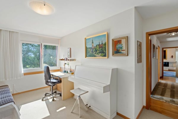 3.5-Zimmer-Topgeschosswohnung mit Cheminée und Parkplatz 8