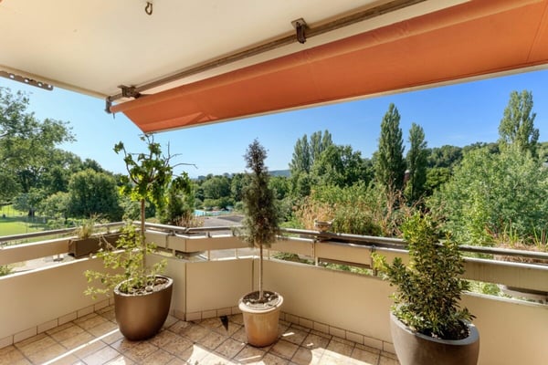 3.5-Zimmer-Topgeschosswohnung mit Cheminée und Parkplatz 10