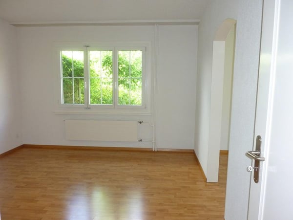 Charmante Doppeleinfamilienhaus-Hälfte mit grossem Garten 3