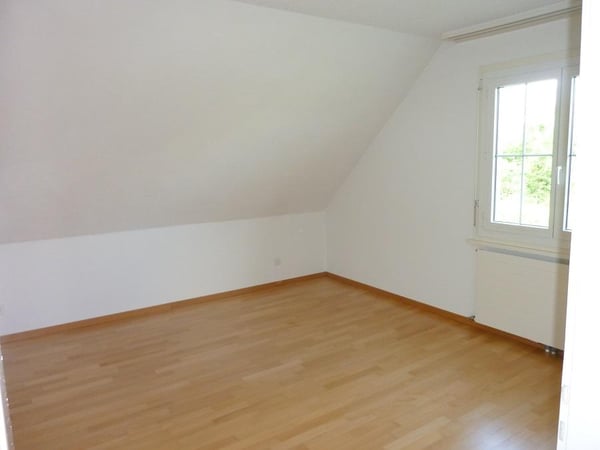 Charmante Doppeleinfamilienhaus-Hälfte mit grossem Garten 5