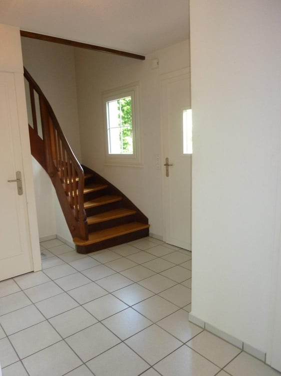 Charmante Doppeleinfamilienhaus-Hälfte mit grossem Garten 6