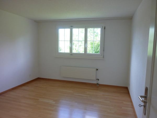 Charmante Doppeleinfamilienhaus-Hälfte mit grossem Garten 4