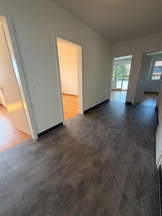 Helle 4-Zimmer-Wohnung mit Balkon und Weitsicht bis zu den Alpen 5