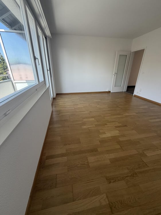 Helle 4-Zimmer-Wohnung mit Balkon und Weitsicht bis zu den Alpen 4