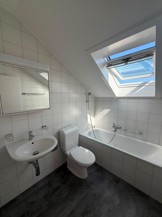 Helle 4-Zimmer-Wohnung mit Balkon und Weitsicht bis zu den Alpen 9