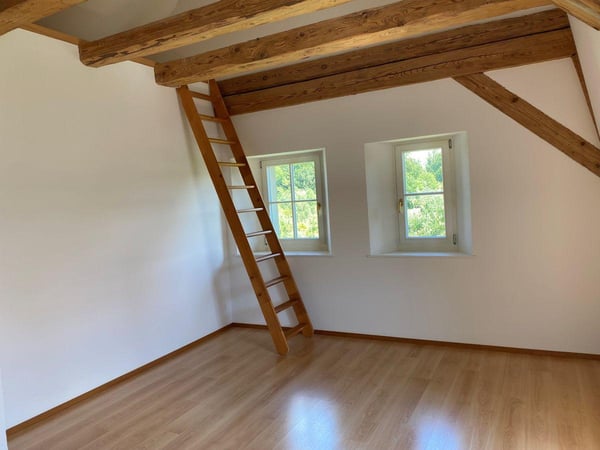 Charmante Dachwohnung in Wabern 2