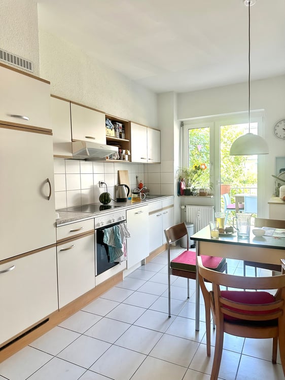 Charmante 3-Zimmer-Altbauwohnung mit Balkon in Basel-Gundeldingen 2
