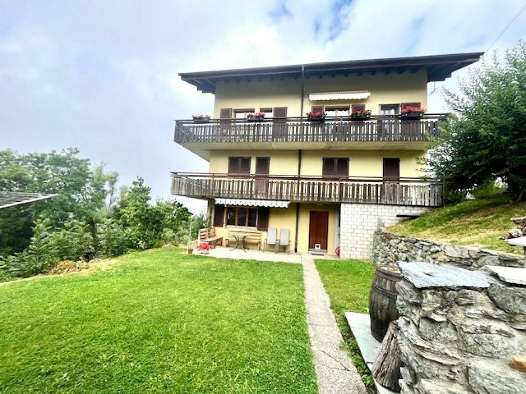 Appartamento (di vacanza) attraente su due piani con potenziale di sviluppo a Bürchen VS