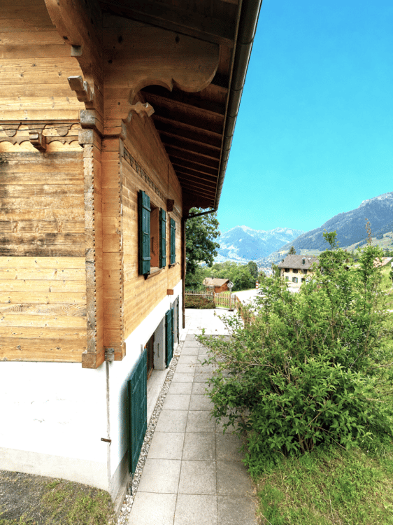 Grosses 7-Zimmer Chalet mit Einliegerwohnung und wunderbarer Weitsicht in Château-d'Oex VD 10