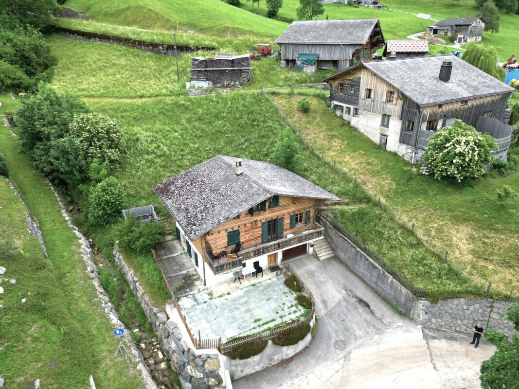 Grosses 7-Zimmer Chalet mit Einliegerwohnung und wunderbarer Weitsicht in Château-d'Oex VD