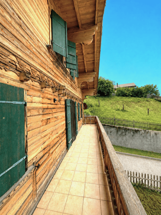 Grosses 7-Zimmer Chalet mit Einliegerwohnung und wunderbarer Weitsicht in Château-d'Oex VD 12