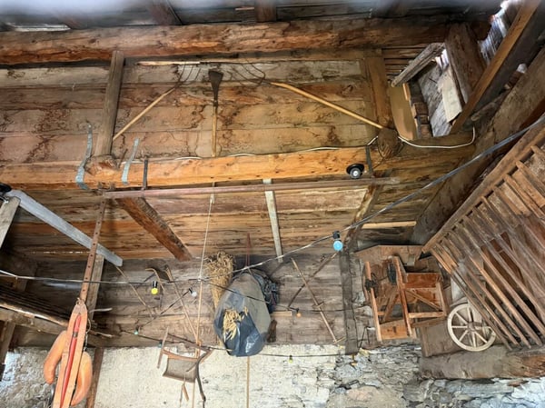 In Guttet-Feschel zu verkaufen Scheune mit Stall - Möglichkeit zum Ausbau vorhanden 4