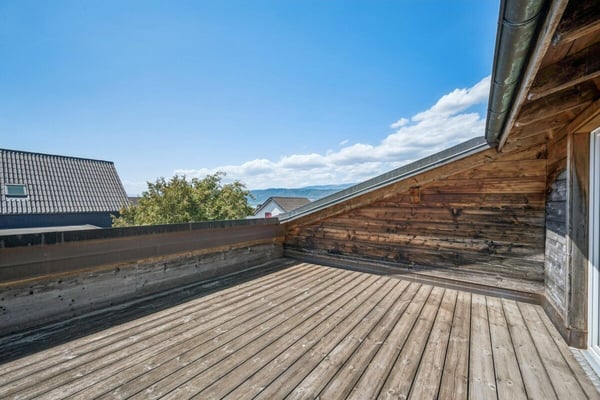 Attraktives 5,5-Zimmer Chalet in Mörigen BE mit Sicht auf den Bielersee 2