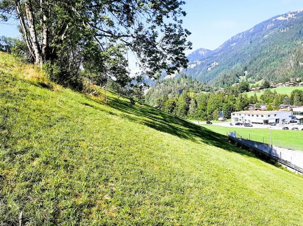 Teilerschlossenes Bauland an sonniger Hanglage in Zweisimmen BE 6