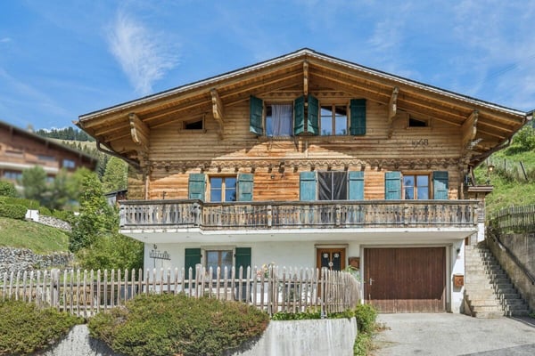 Grosses 7-Zimmer Chalet mit Einliegerwohnung und wunderbarer Weitsicht in Château-d'Oex VD 1
