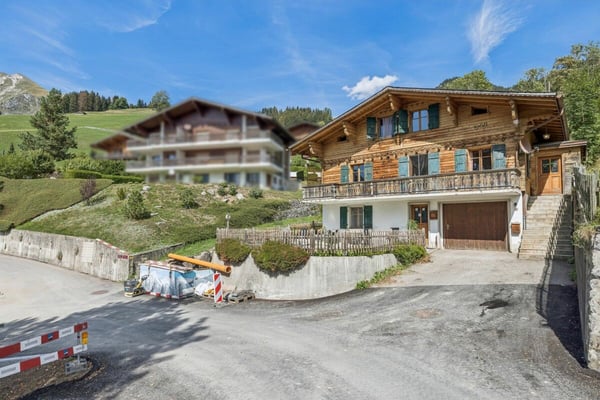 Grosses 7-Zimmer Chalet mit Einliegerwohnung und wunderbarer Weitsicht in Château-d'Oex VD 17
