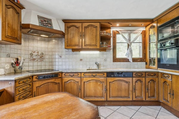 Grosses 7-Zimmer Chalet mit Einliegerwohnung und wunderbarer Weitsicht in Château-d'Oex VD 7