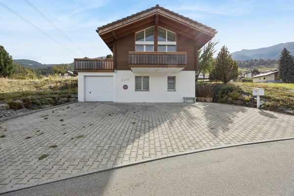 3,5-Zimmer Chalet in Unterbäch - herziges Tiny-Einfamilienhaus mit viel Privatsphäre 14