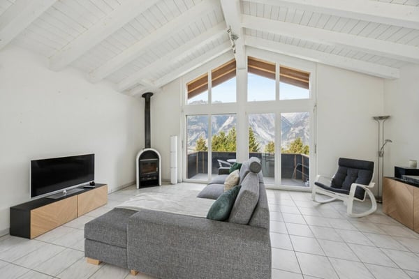 3,5-Zimmer Chalet in Unterbäch - herziges Tiny-Einfamilienhaus mit viel Privatsphäre 2