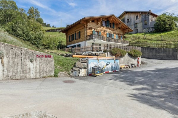 Grosses 7-Zimmer Chalet mit Einliegerwohnung und wunderbarer Weitsicht in Château-d'Oex VD 17