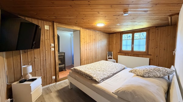 Chalethaus mit Einliegerwohnung und Wellnessoase 12