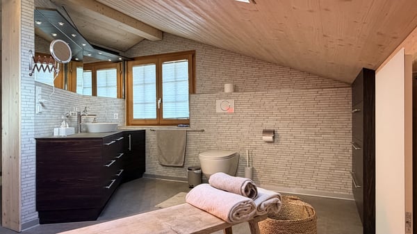 Chalethaus mit Einliegerwohnung und Wellnessoase 10