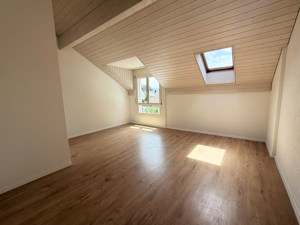 Helle 4.5-Zimmer-Dachwohnung mit Balkon 3