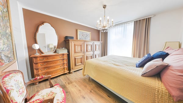 Modernes 5.5-Zimmer-Doppeleinfamilienhaus mit Westgarten in Thun 6