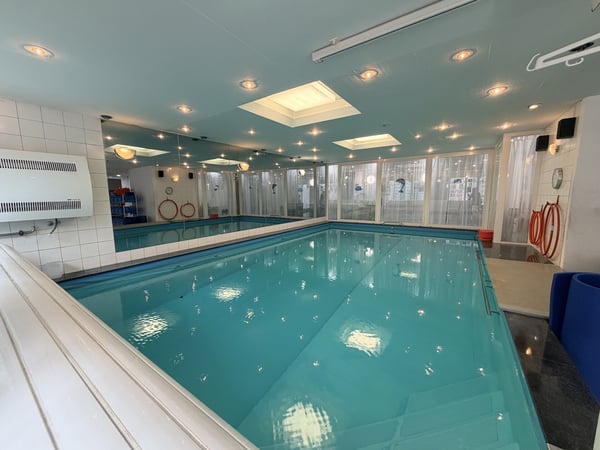 PRAXIS mit HALLENSCHWIMMBAD in Aegerten 3