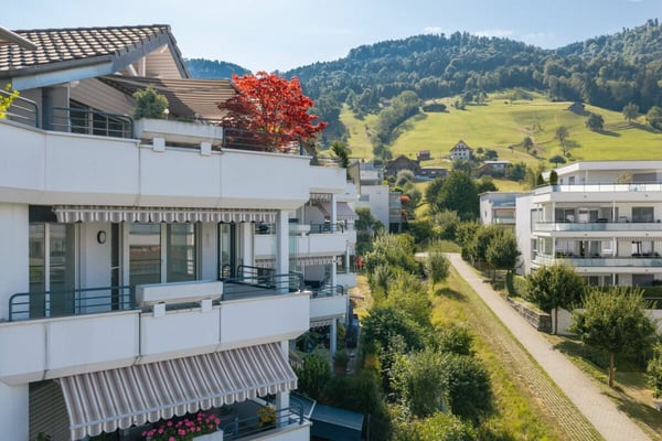 Attraktive Eigentumswohnung mit Balkon und Weitsicht ins Grüne
