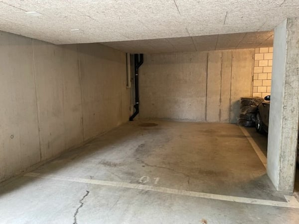 Überbreiter Einstellhallenplatz 2