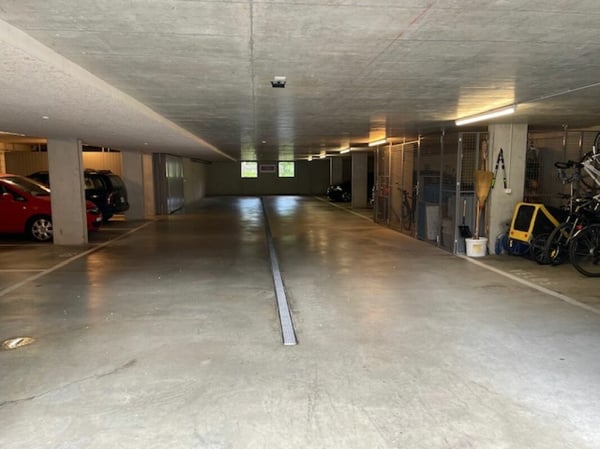 Überbreiter Einstellhallenplatz 3