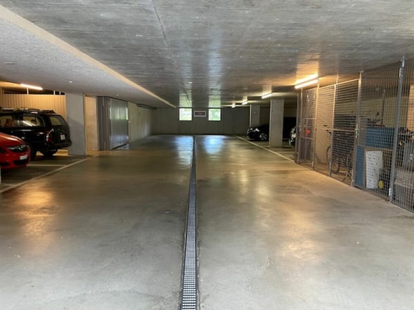 Überbreiter Einstellhallenplatz 1