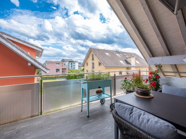 Moderne 4 1/2-Zimmer-Maisonette-Wohnung mit Schwedenofen und grossem Balkon 7