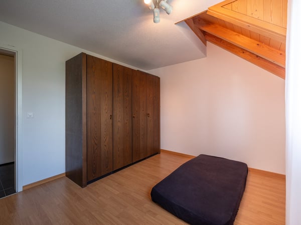 Moderne 4 1/2-Zimmer-Maisonette-Wohnung mit Schwedenofen und grossem Balkon 13
