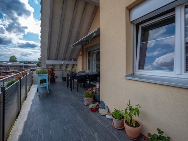Moderne 4 1/2-Zimmer-Maisonette-Wohnung mit Schwedenofen und grossem Balkon 9