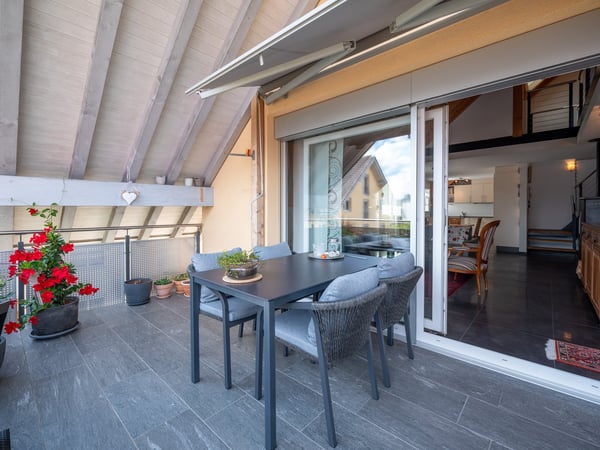 Moderne 4 1/2-Zimmer-Maisonette-Wohnung mit Schwedenofen und grossem Balkon 8