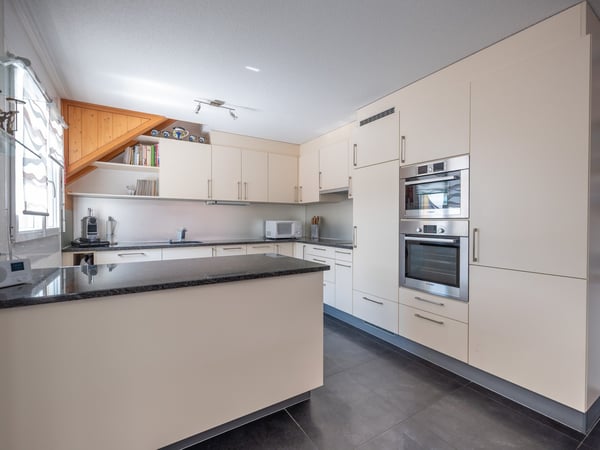 Moderne 4 1/2-Zimmer-Maisonette-Wohnung mit Schwedenofen und grossem Balkon 6