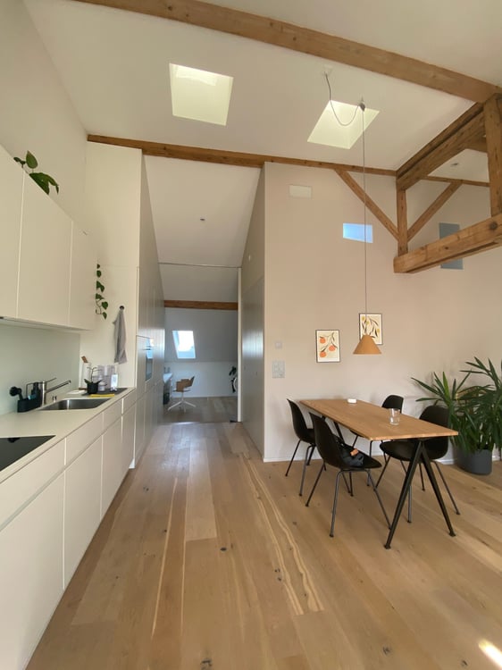 Charmante Dachwohnung mit Altbau-Charme im Herzen von Bern 4