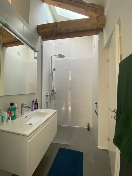 Charmante Dachwohnung mit Altbau-Charme im Herzen von Bern 8