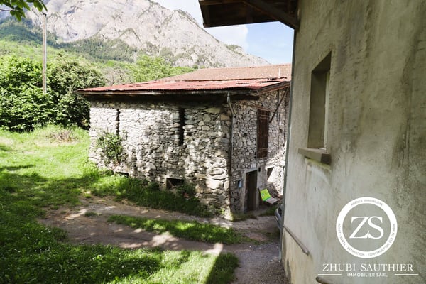 Maison individuelle de caractère à Chamoson – 6.5 pièces avec vue et grand terrain 10
