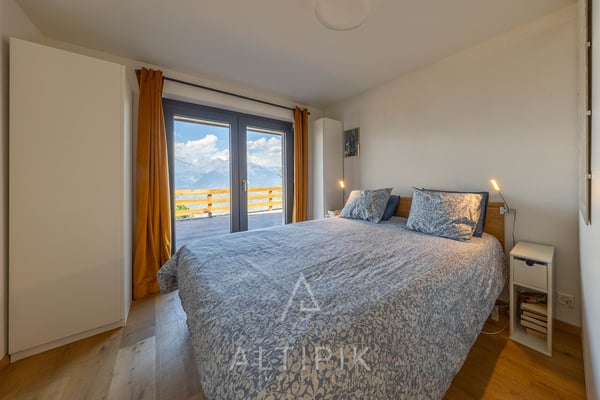 Un chalet récent (2021) avec les Alpes en toile de fond 12