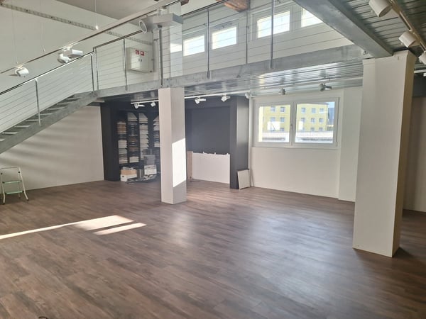 1'800 m2 Verkaufs- Büro- und Lagerflächen an top Lage direkt beim Bahnhof und nahe SCHOPPING-MEILE 1