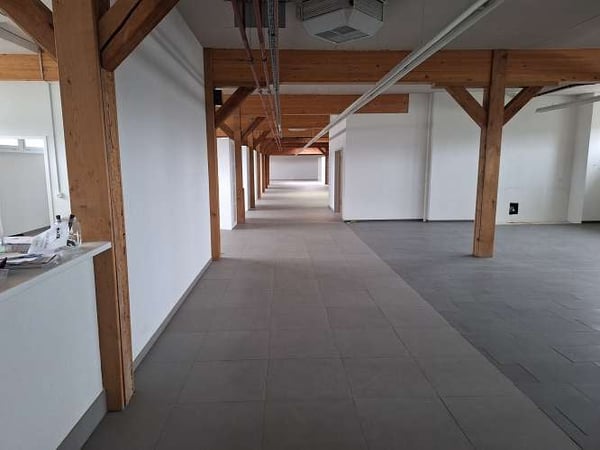 1'700 m2 Verkaufs- Büro- und Lagerflächen an top Lage direkt beim Bahnhof und nahe SCHOPPING-MEILE 26