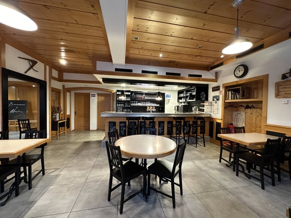 Charmant café-restaurant à louer au cœur de La Gruyère 1