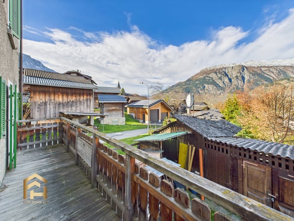 Einzigartige 1.5-ZWG charmant, gepflegt und zentral im Dorfkern von 10