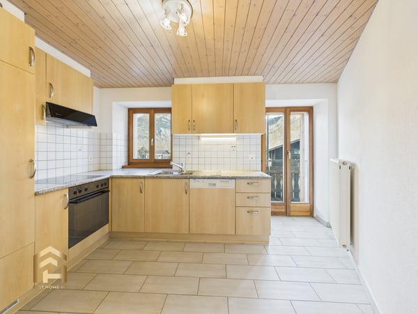 Einzigartige 1.5-ZWG charmant, gepflegt und zentral im Dorfkern von 3