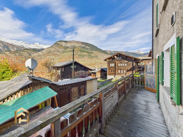 Einzigartige 1.5-ZWG charmant, gepflegt und zentral im Dorfkern von 9