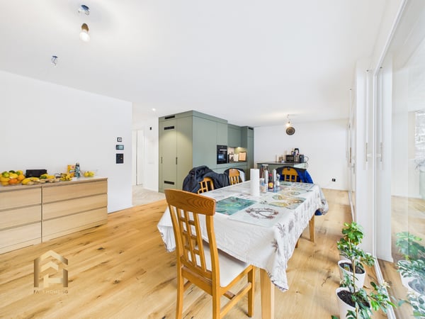 Helle 1.5-Zimmer Neubauwohnung mit Balkon und Lift in St. Niklaus 3