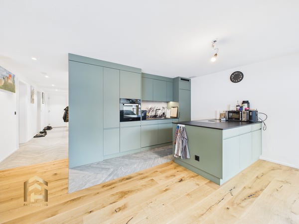 Helle 1.5-Zimmer Neubauwohnung mit Balkon und Lift in St. Niklaus 1